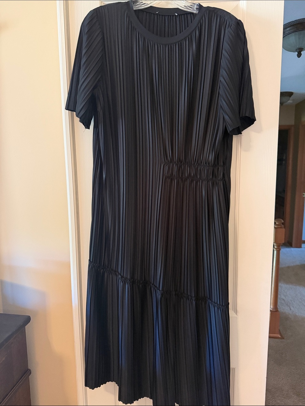 Women’s Black Pleated Short-Sleeve Midi Dress